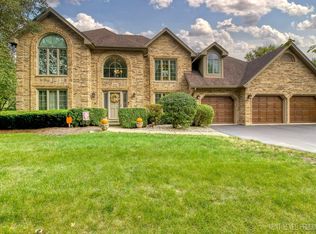 1010 Stonehedge Rd, St Charles, IL 60174