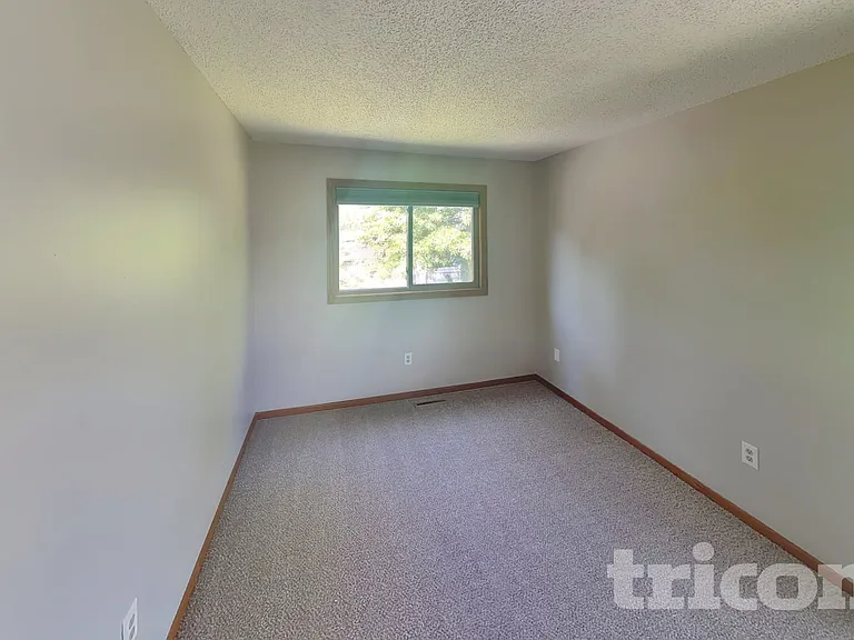 13784 Yosemite Ave S — Photo 8