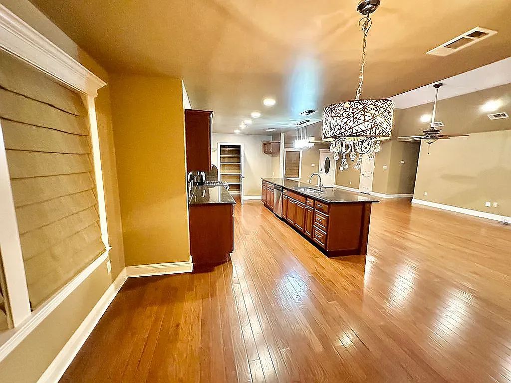 4514 Woodlyn Dr — Photo 2
