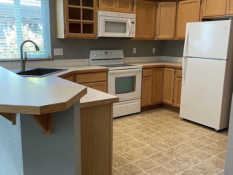1544 Derby Ln SE — Photo 4