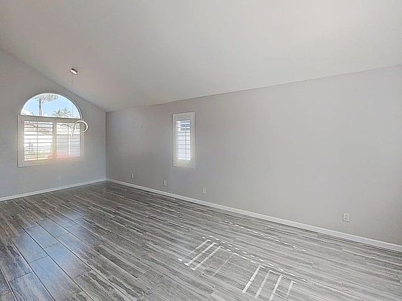 3rd image of 15108 Ficus St