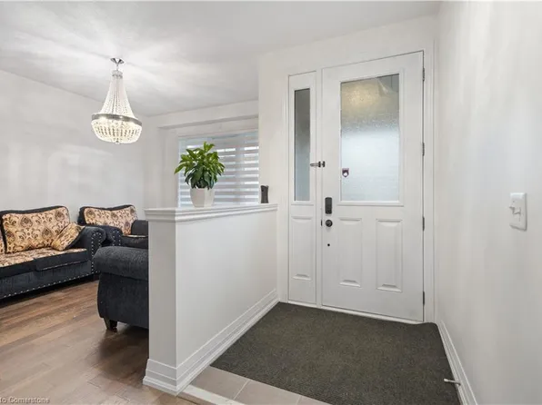 16 White Ash Rd, Thorold, ON L2V 0B3