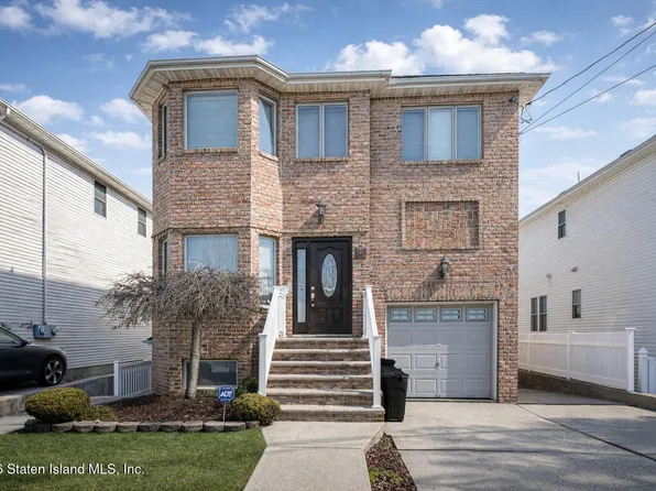 51 Petersons Ln, Staten Island, NY 10309