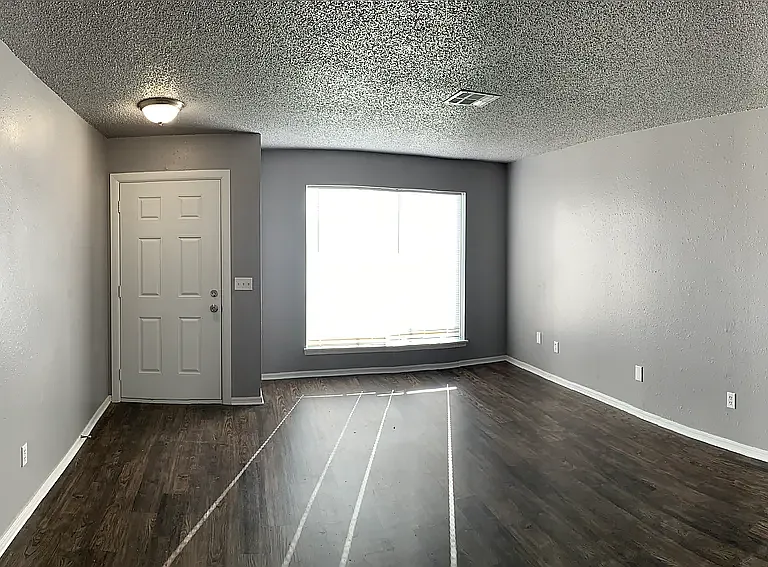 4229 Wembleton Cir #4229 — Photo 2