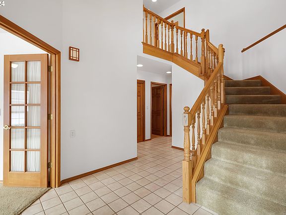 4th image of 3220 NE 107th St