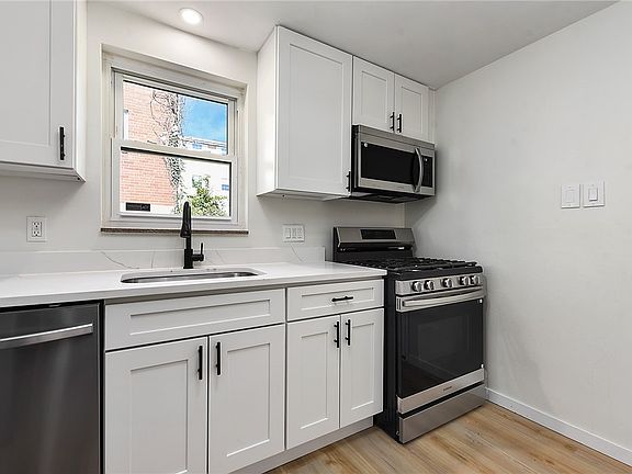 5th image of 6424 Swan Dr