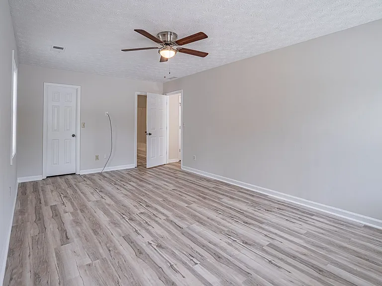2402 Betsy Ct SW — Photo 27