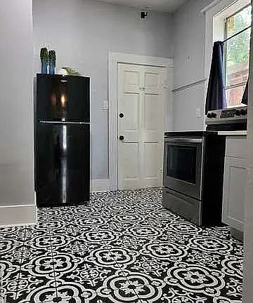 2nd image of 116 Carolina St APT 1