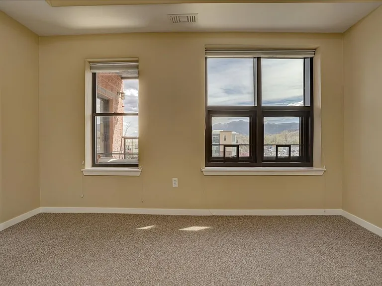 4520 Broadway #206 — Photo 12