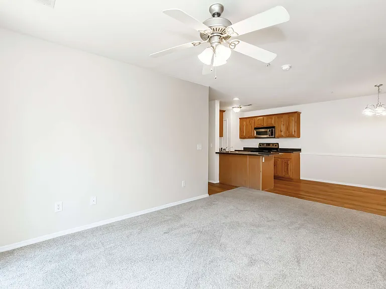 Cambridge Park Apartments 2 bed 2 bath living room