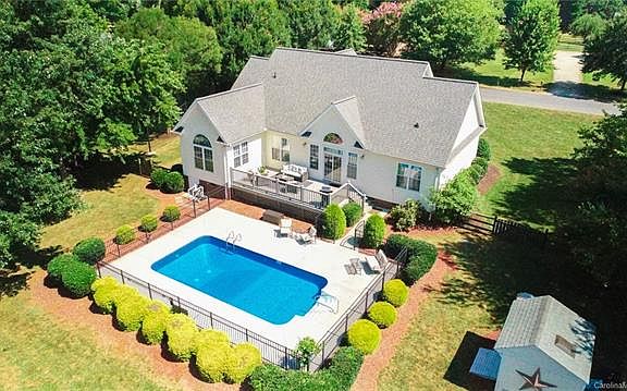 2nd image of 146 Turnberry Ln