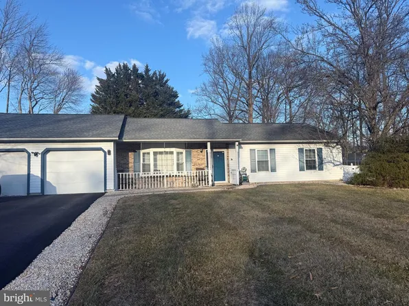 415 Wooddale Ave, New Castle, DE 19720