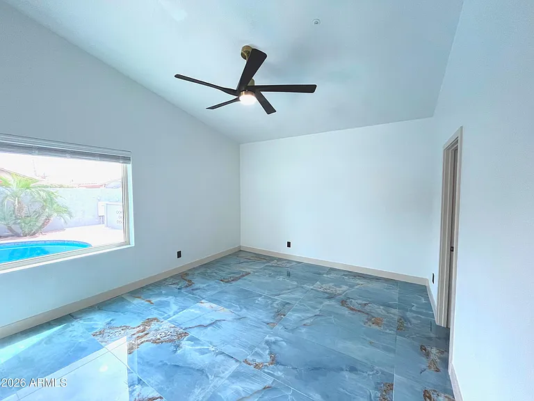 8709 E Gail Rd — Photo 9