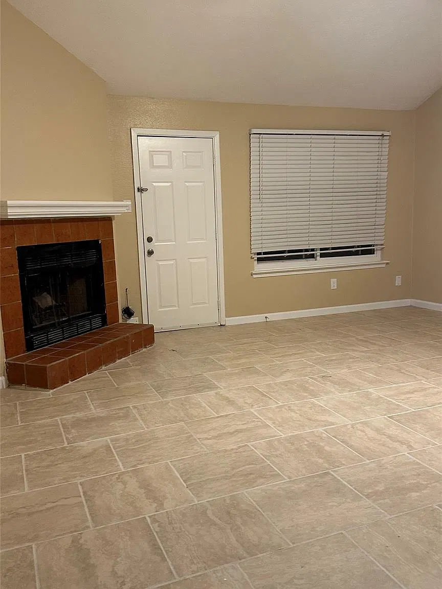 3 bed, 2.0 bath, 1421 sqft, $1,920 — Photo 1