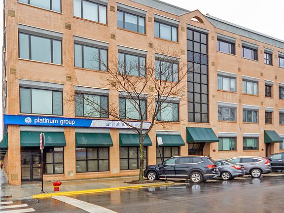 2nd image of 4751 N Artesian Ave APT 303