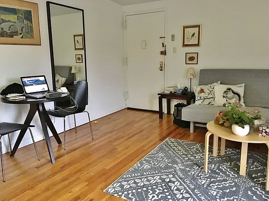 Rented by BLS Realty | media 16