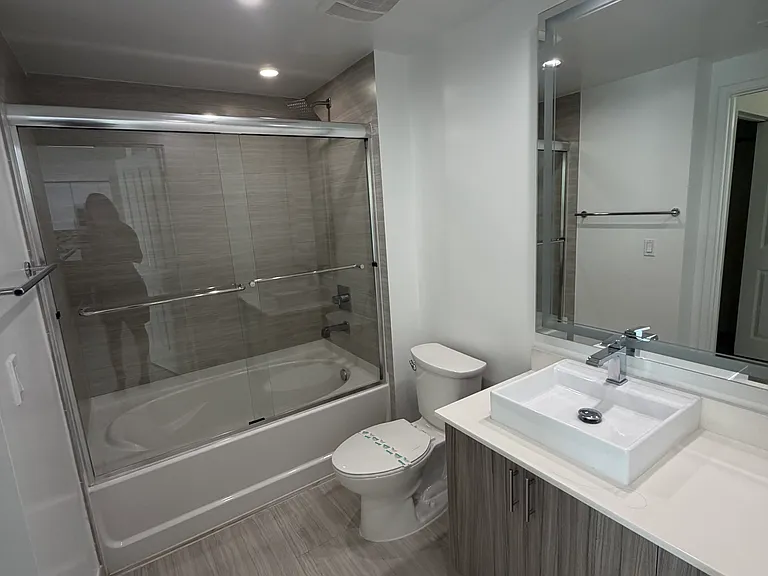 445 NE 39th St #114 — Photo 5