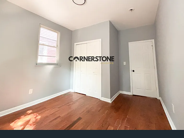 39 Seymour Ave — Photo 12