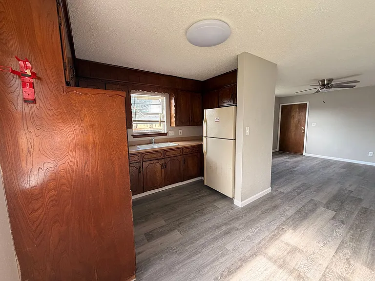 920 N Fargo Ave — Photo 4