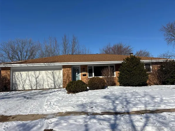 3409 Daniels St, Dubuque, IA 52002