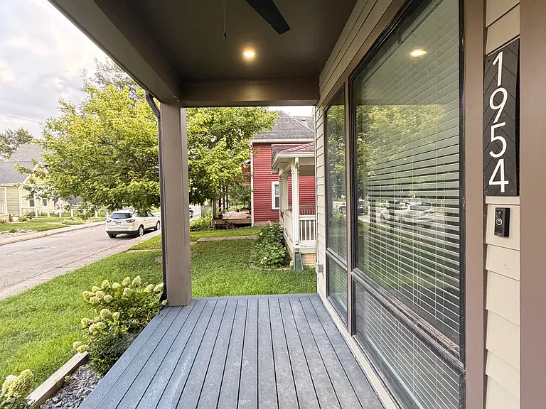 1954 Bellefontaine St — Photo 32