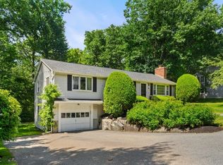 90 Drake Rd, Burlington, MA 01803