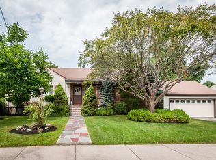 60 Mary Ellen Rd, Newton, MA 02468