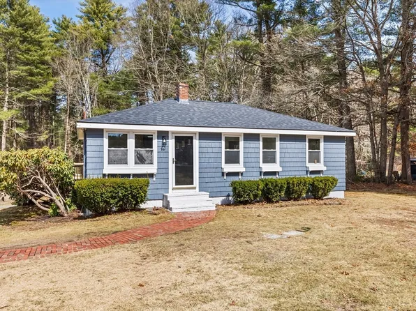 73 Plymouth St, Halifax, MA 02338