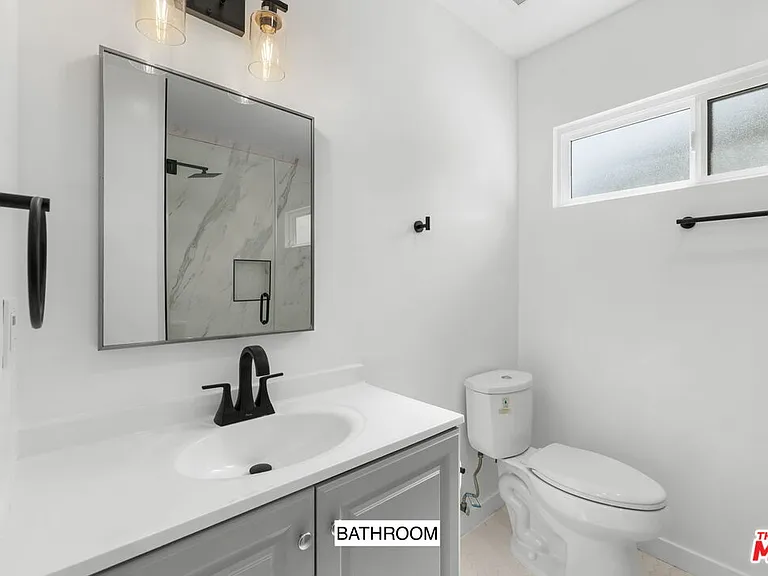 14642 Runnymede St — Photo 24
