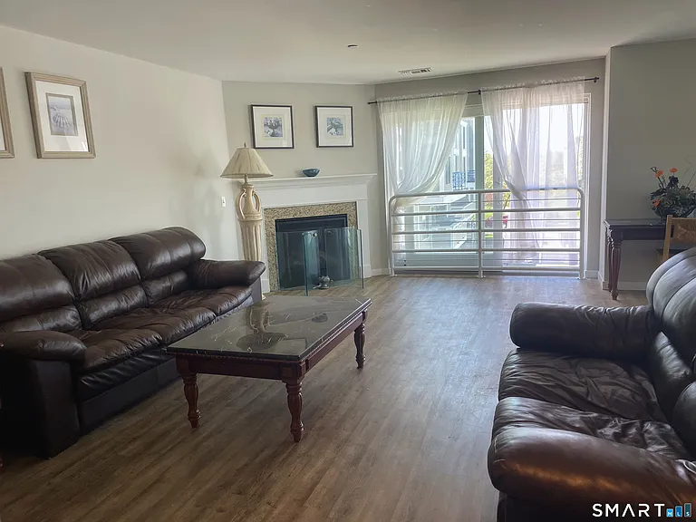 133 Harbour Close — Photo 5