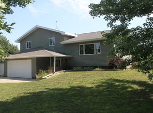 3300 N Gale Rd, Mitchell, SD 57301