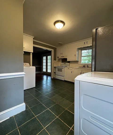 2414 Slay Dr — Photo 6
