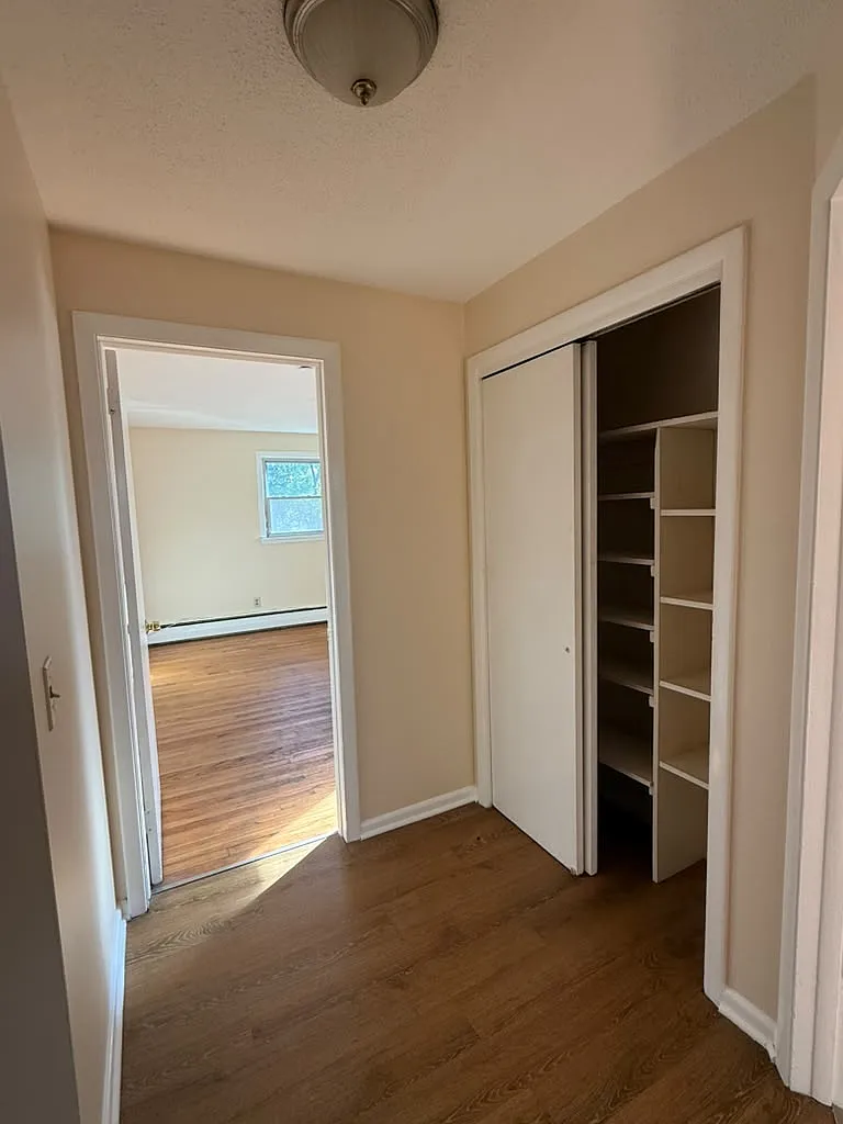 161 W Spring St — Photo 2