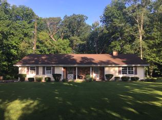 15855 N Oak Crest Rd, Marshall, IL 62441