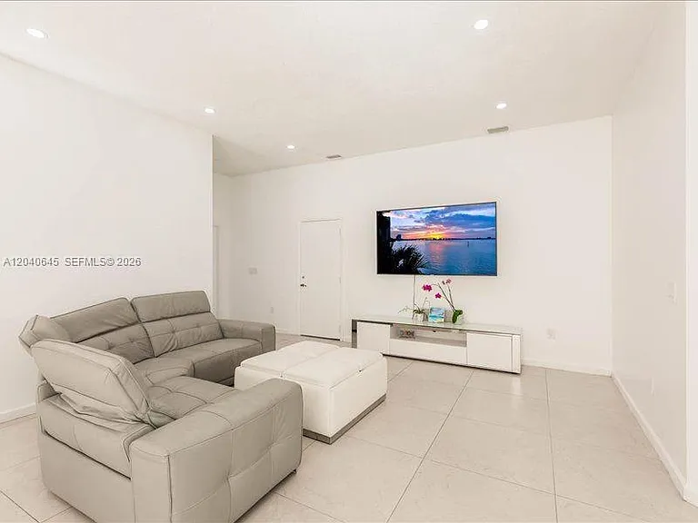 21475 SW 90th Pl — Photo 12