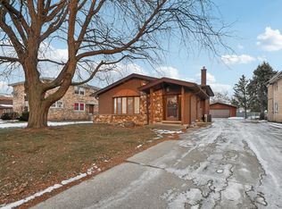 7605 Banks St, Justice, IL 60458