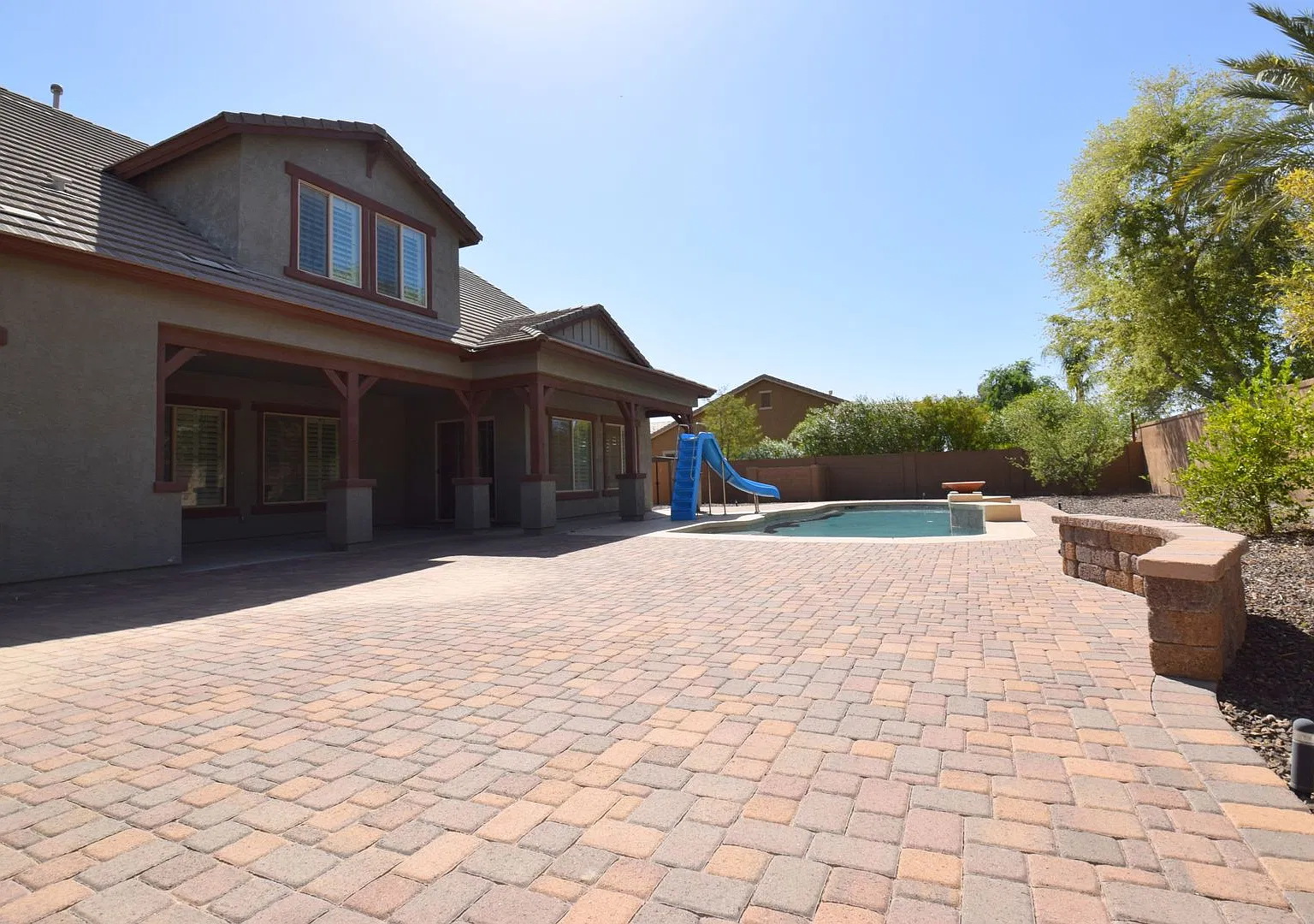 Beautiful gated 4616 square foot Chandler home with a pool! — Photo 3