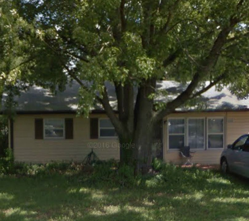 All Appliances stay, 1.5 car garage fully fenced in back yar