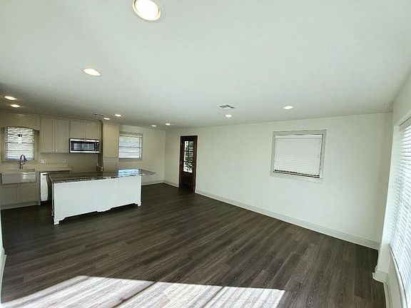 4th image of 1318 Harvard Dr