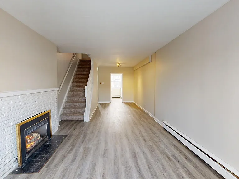 144 Arbour Glen Cres #1 — Photo 10