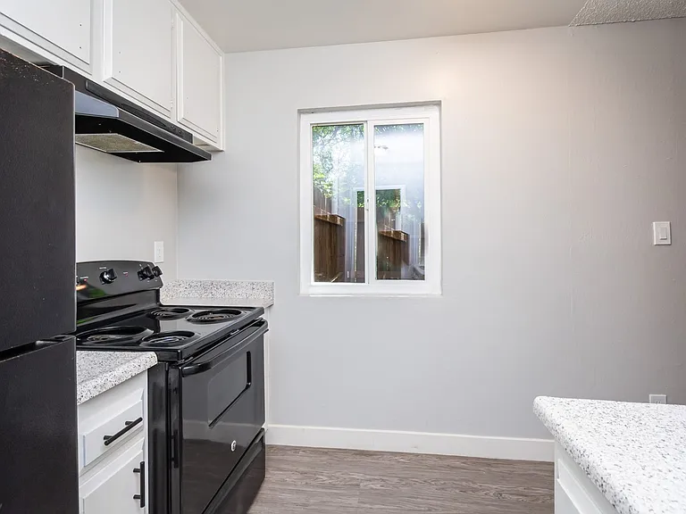 Tuscana Court Apartments — Photo 21