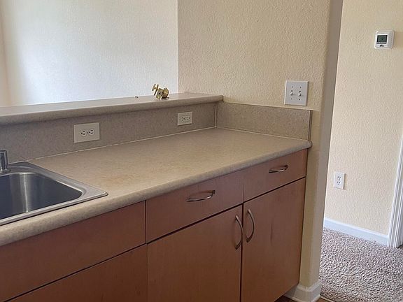 4th image of 8290 GATE Parkway #611