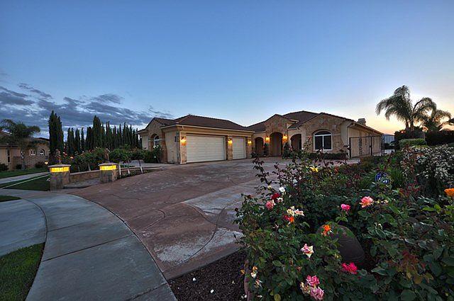 1st image of 942 Oliviamae Cir