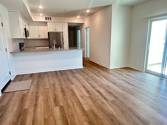 3rd image of 1024 W Romneya Dr #201