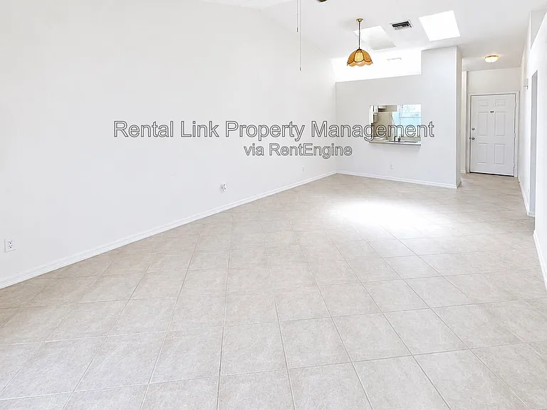 320 SW 3rd Pl #2 — Photo 7