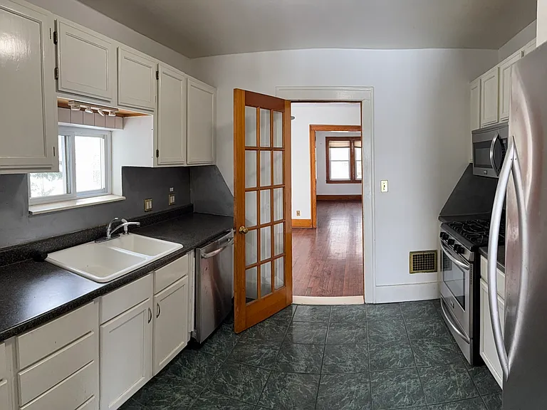 819 Wyandotte Ave — Photo 8