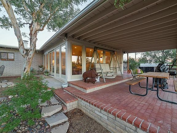 2nd image of 2401 N Calle De Maurer