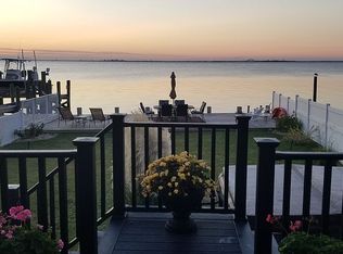 17 E Shore Dr, Babylon, NY 11702