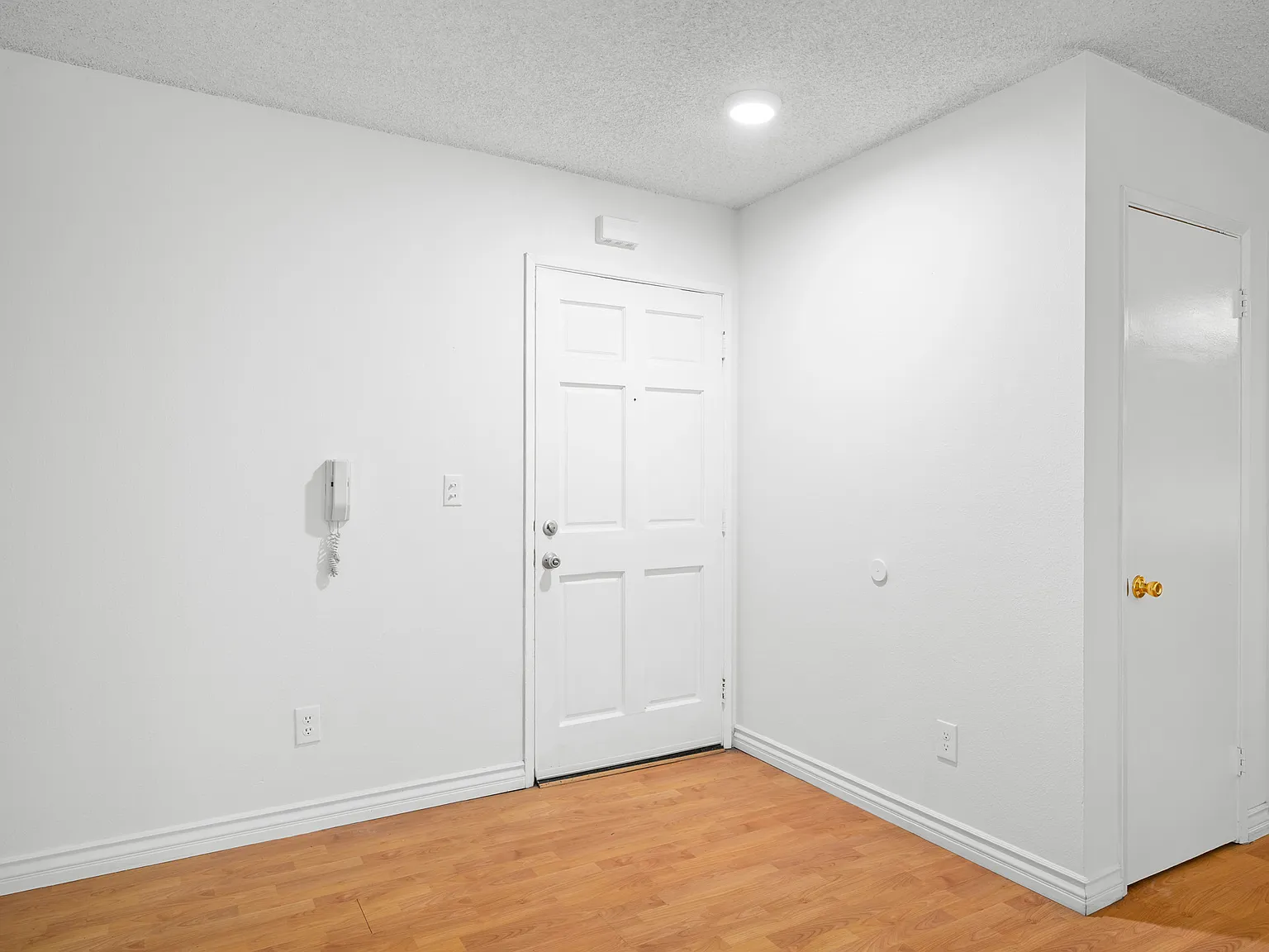 2 bed, 900 sqft, $2,500 — Photo 3