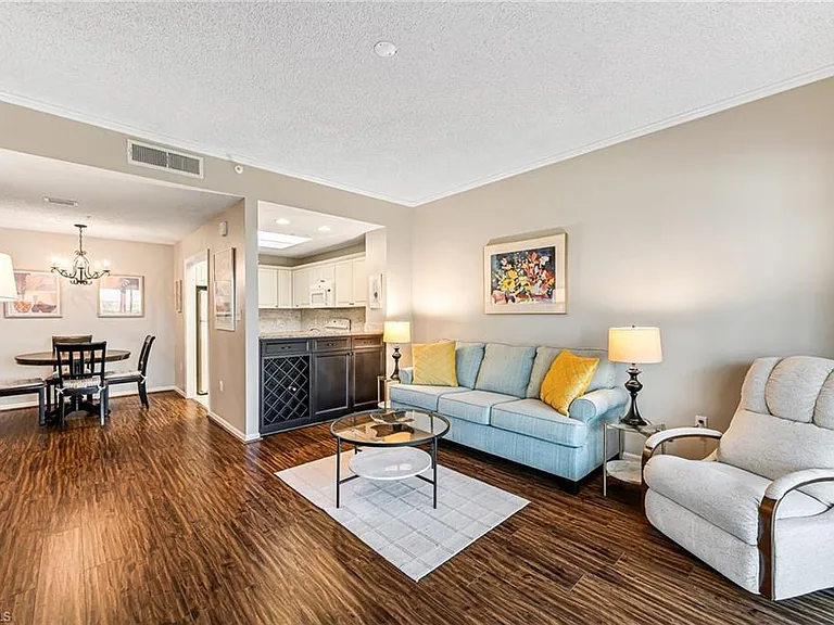 900 Arbor Lake Dr #9-101 — Photo 2